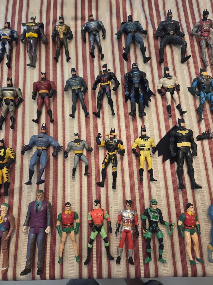 Винтажный лот из 44 смешанных экшн-фигурок Kenner Batman - Изображение 3 из 4