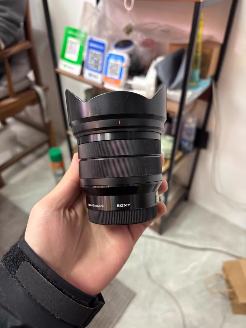 Sony - E 10-18mm F4 OSS Wide-Angle Zoom Lens (SEL1018) Black for