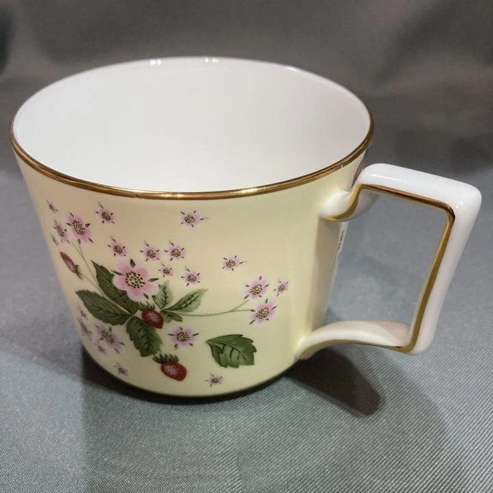 WEDGWOOD 野生草莓开花杯碟黄色罕见 — 第 4/4 张图片