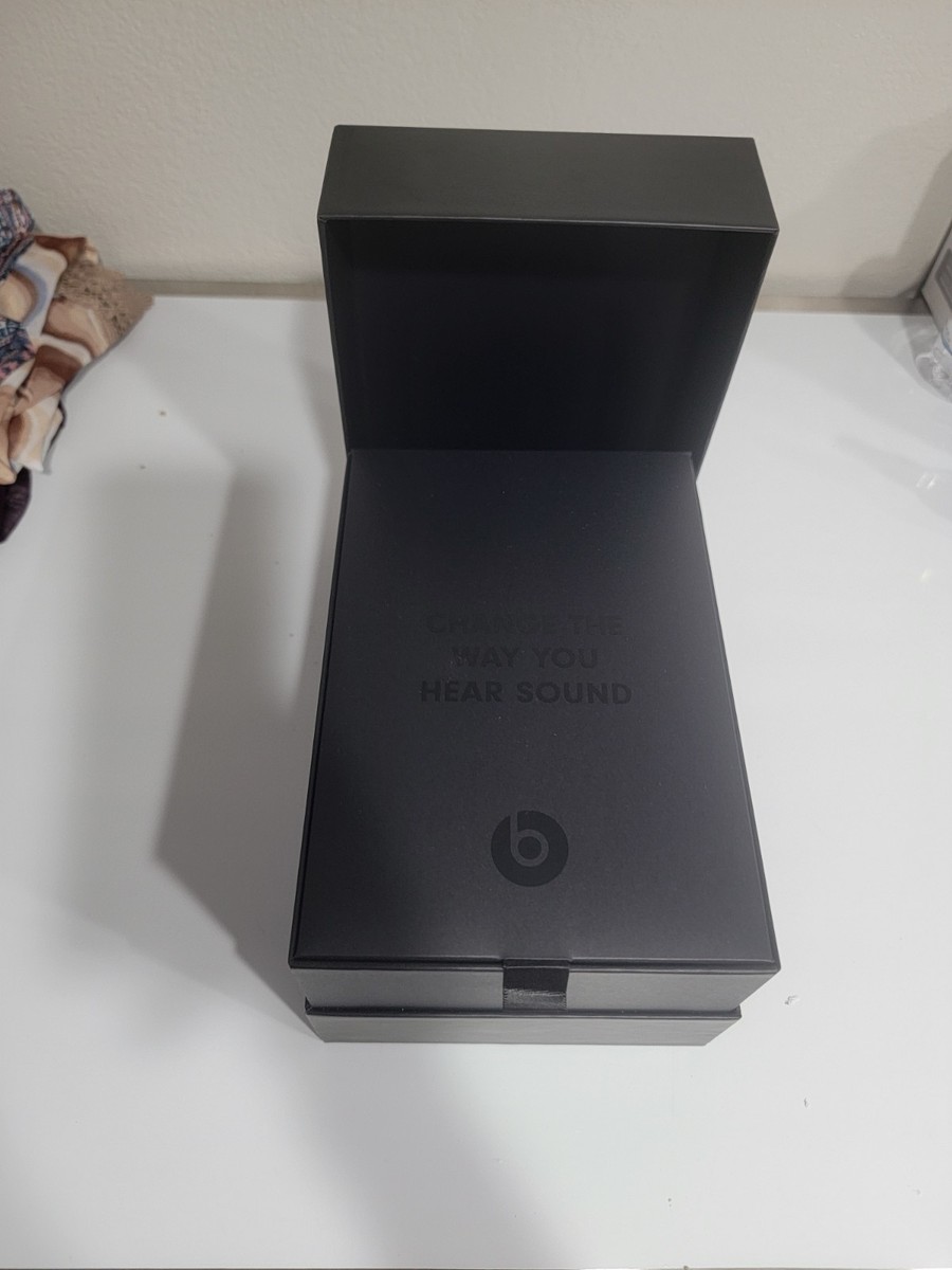 Beats Studio3 Wireless Defiant Black Red - Retail Box & Hard