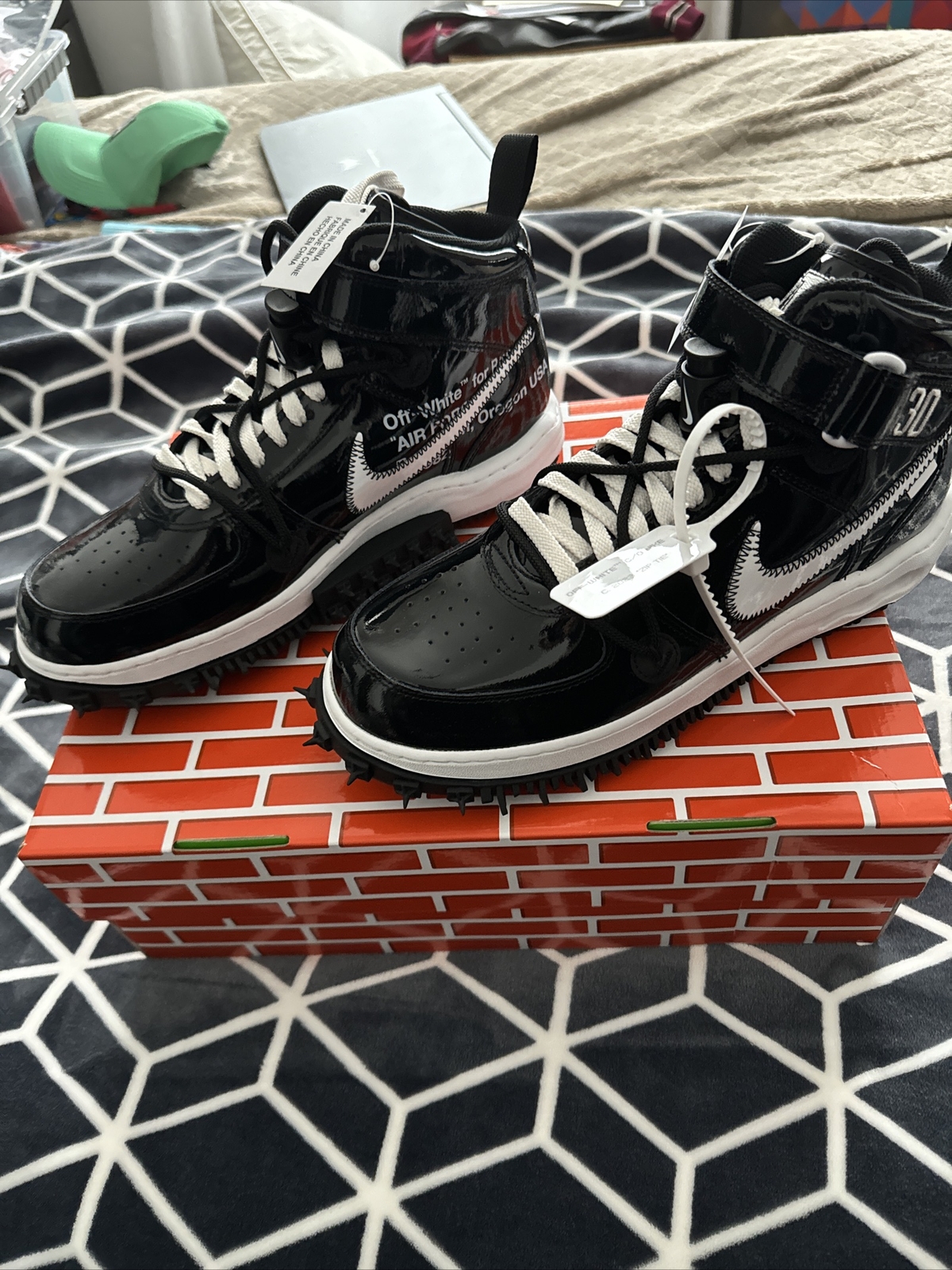 OFF WHITE X NIKE Scarpe da uomo nuove in scatola Nike X Off bianche Air Force 1 taglia 10 5 nere