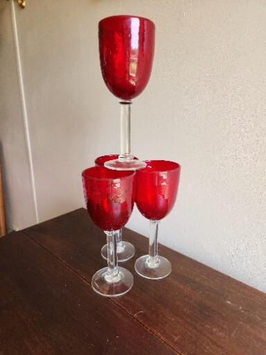 Set of 4 Ruby Red Wine Glasses Controlled Bubble Glass Hand Blown Mexicana