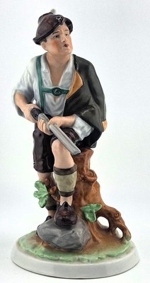 Vtg Wallendorf Fasold & Stauch Bock #176 8'' Hunter With Rifle Porcelain Figurine