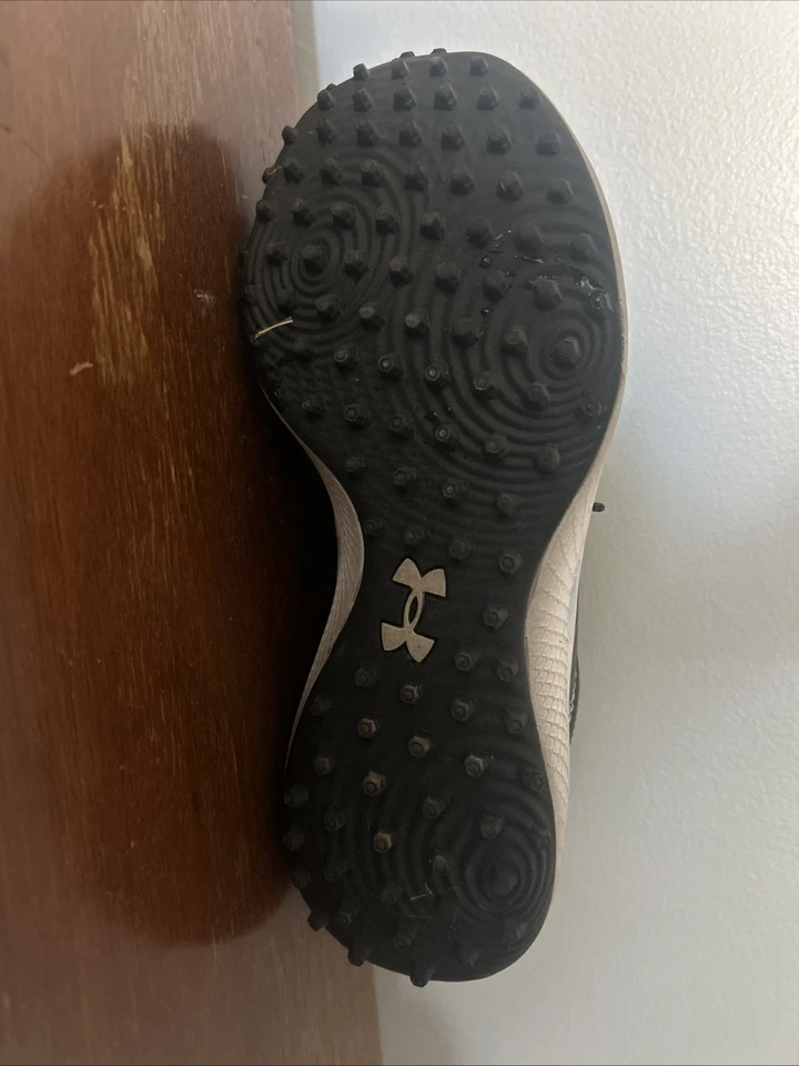 Under Armour Youth 6Y Negro UA Yard Césped Zapatos Foto 2 de 4