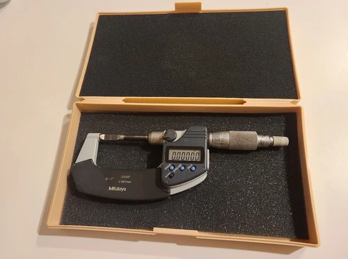 Mitutoyo Blade Micrometer 0-1.0  No. 422-370 Non-Original Case, Cosmetic Damage