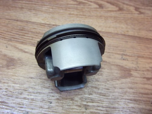 Suzuki GSX R 600 K8 K9 L0 WVCV Un Pistón + Anillos - Imagen 3 de 4