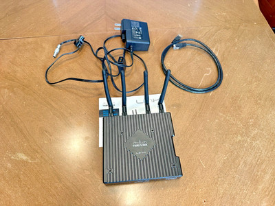 Teradek Link Pro Dual Band 2.4GHz / 5GHz Wi-Fi Router with Power Cord