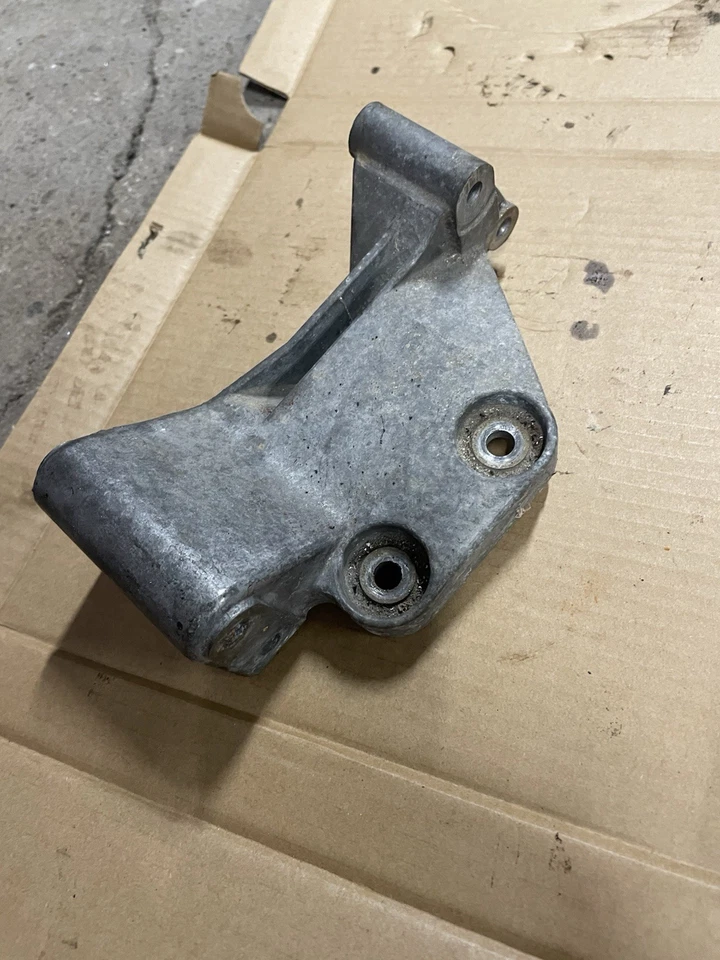 BMW E32 E34 M30 3.5L AC POWER STEERING PUMP SUPPORTING BRACKET 1707162 - Image 3 of 4