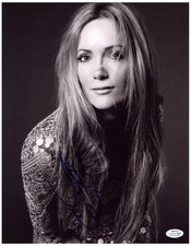 Leslie Mann Signed Autographed 11x14 Stunning Photo ACOA