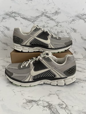 靴 Nike WMNS Zoom Vomero 5 Cobblestone nike women w nike zoom vomero 5 cobblestone light bone light bone
