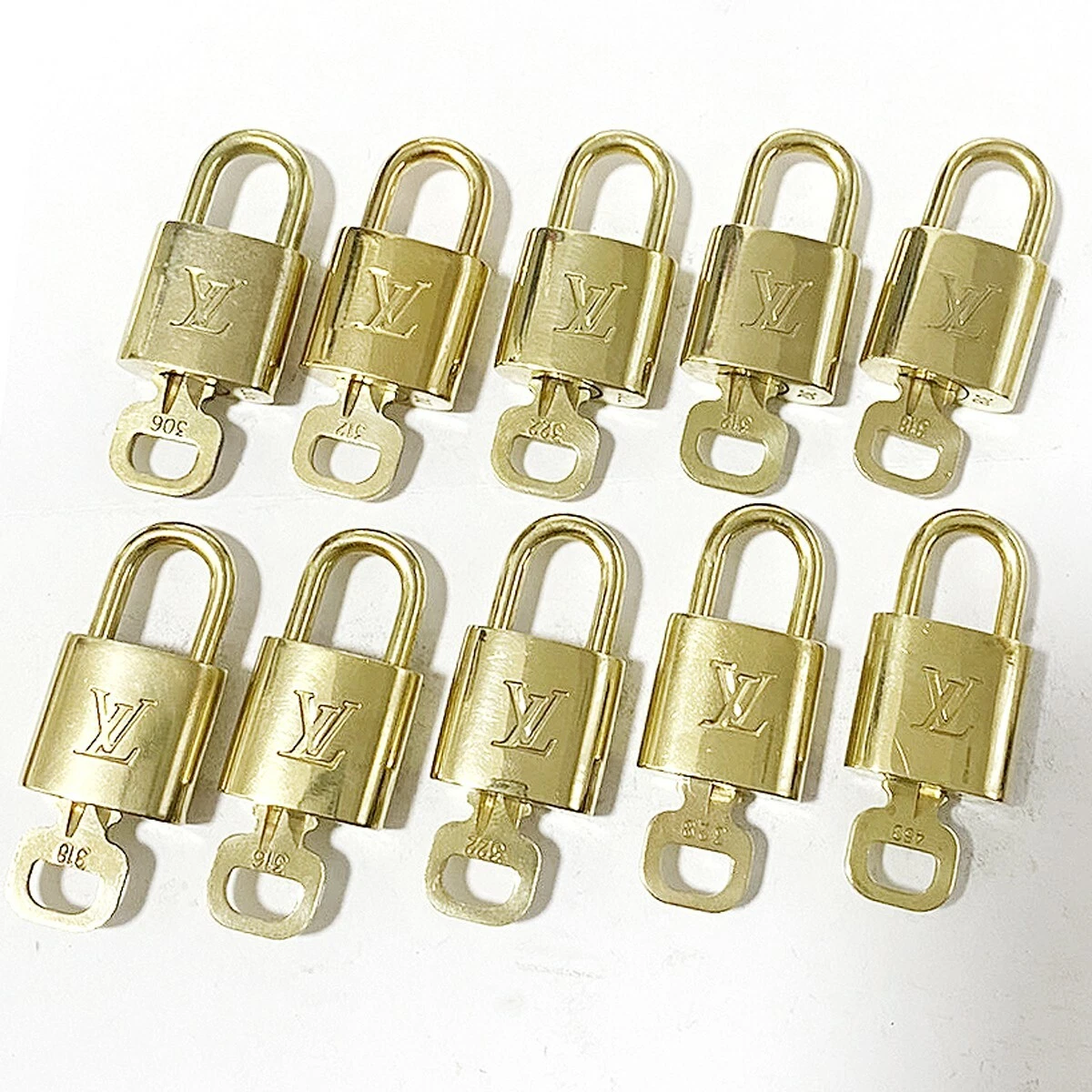 Authentic LOUIS VUITTON LV 10 SET PADLOCK KEY CHARM CADENA GOLD