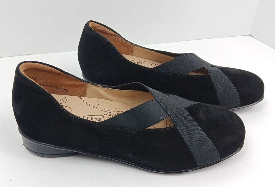 Zapatos planos sin cordones de gamuza negros Kumfs talla 37 AMPLIOS EE. UU. 6 de ancho Foto 2 de 4