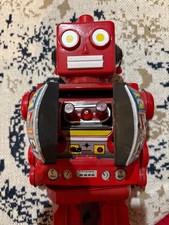 Vintage Battery Operated Red ME-100  Space Walk Man  Robot in New Original Box