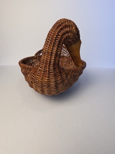 Vintage Wicker Duck Basket Country Home Decor - Picture 5 of 11