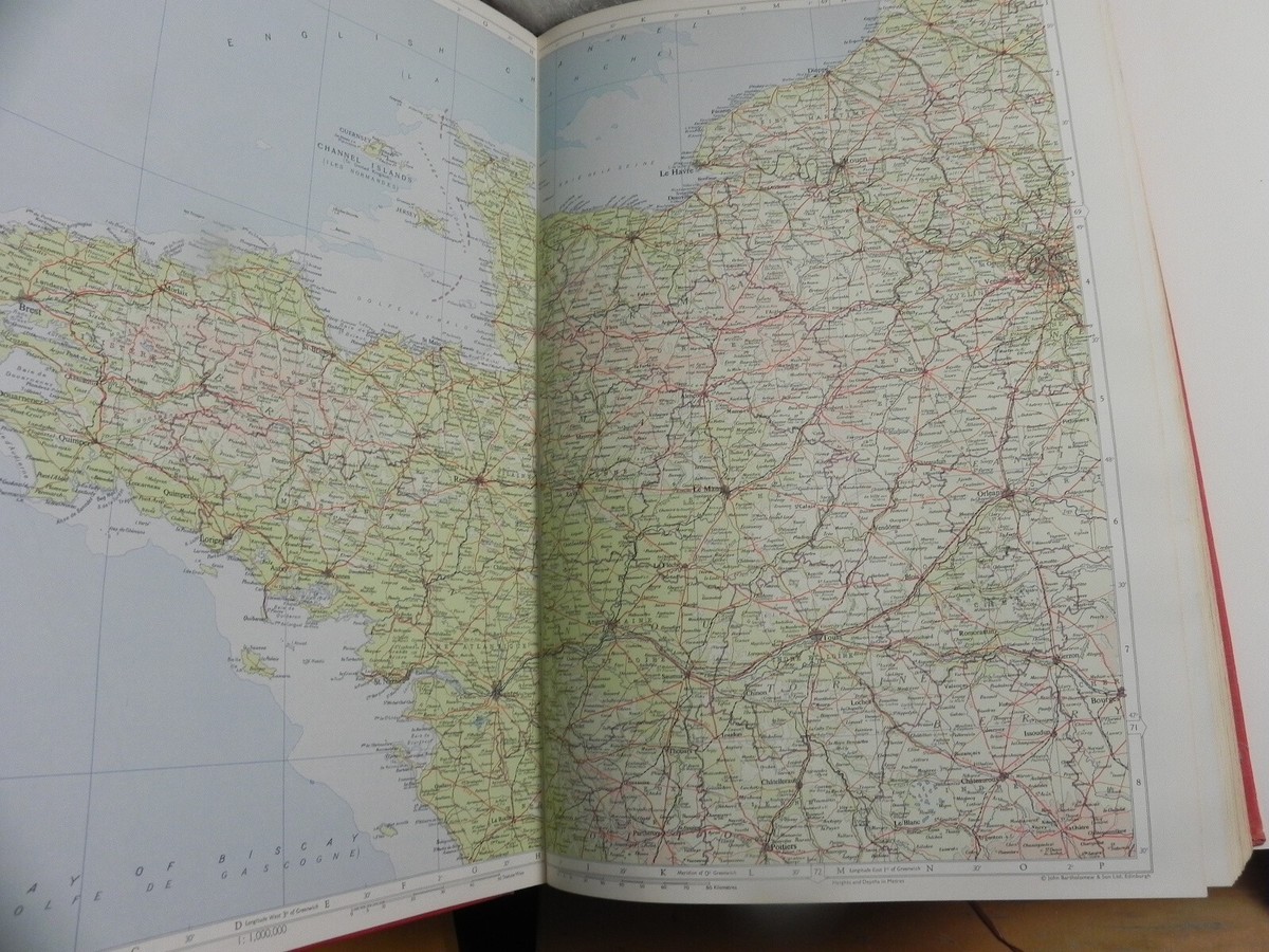 1967 THE TIMES ATLAS OF THE WORLD HARDCOVER BOOK