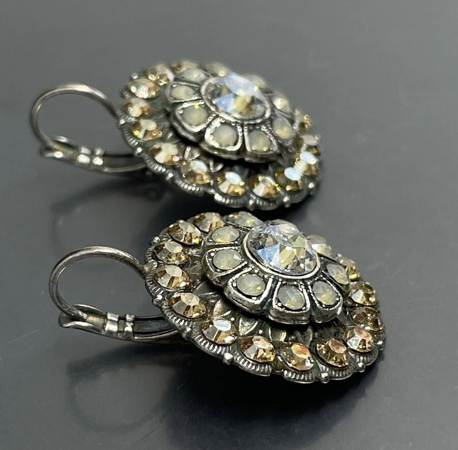 "Pendientes colgantes perforados con flores de cristal AB beige enchapados en plata Mariana 1 1/8""" Foto 4 de 4