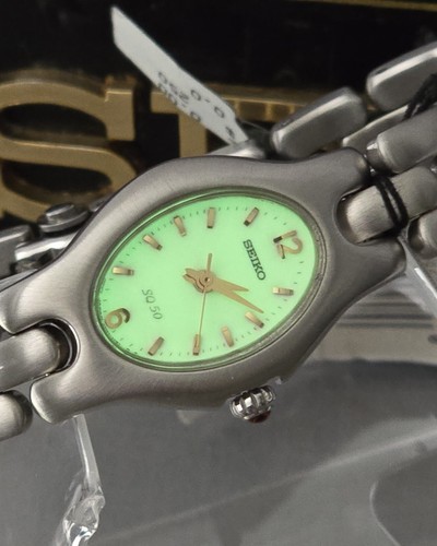 Seiko SXM553 Quartz Lady's Watch Model Silver textured finish - Picture 5 of 13