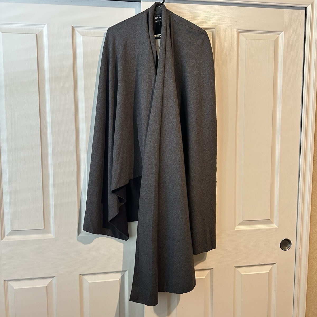 New Zara $109 Wool Blend Gray Oversized Cape Shawl 0264/488 New Zara $109 Wool Blend Gray Oversized Cape Shawl 0264/488