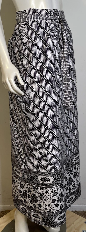 De Colección Saks Fifth Avenue Negro Blanco Largo Floral Batik Falda Envolvente 12 Forrada Foto 2 de 4