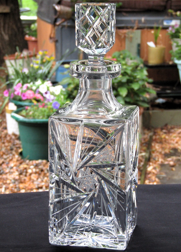 Heavy Lead Crystal Glass Decanter Square Brandy Whisky Solid glass Stopper 28cm - Picture 2 of 9