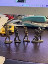 4 molded lead WWI toy soldiers, 1.75" ish, all original