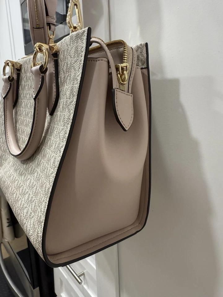 Bolsa feminina Michael Kors monograma bege rosa - Imagem 3 de 4