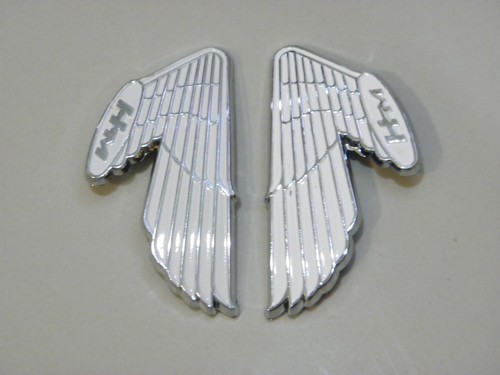 NOS Genuine OEM HONDA CB100 CL100 CB175 CL175 CB350 Fuel Gas Tank Emblem Badge - Picture 6 of 10