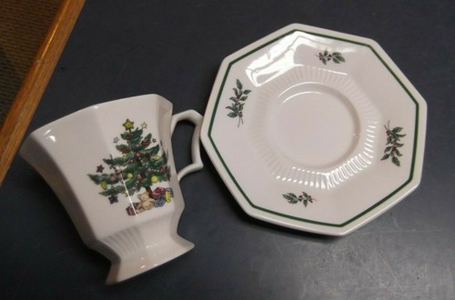 SET TAZZE E PIATTINI NIKKO BUONE VACANZE ALBERO DI NATALE - Foto 3 di 4