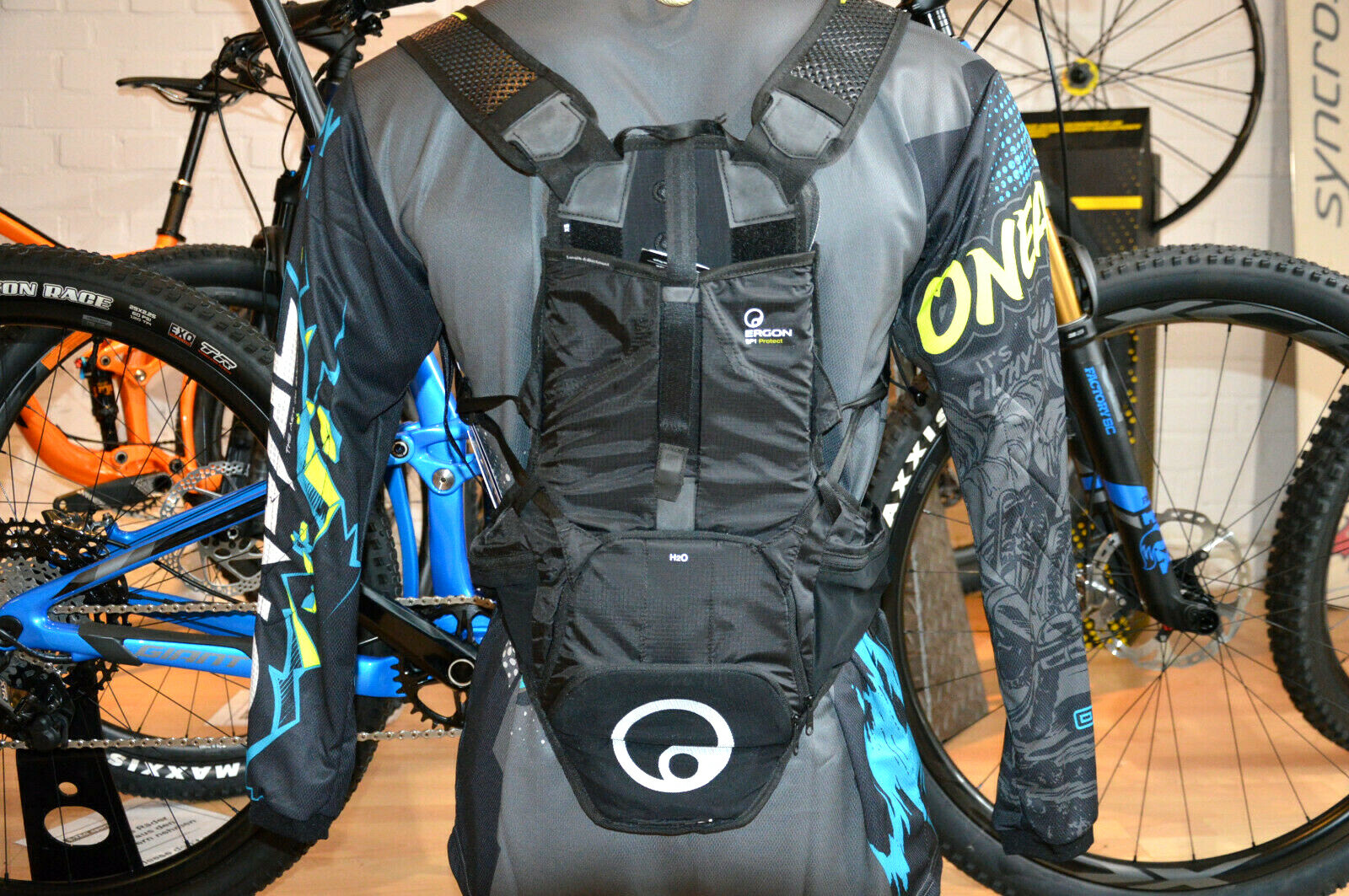 mtb back protector backpack