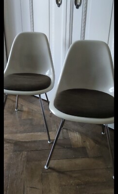 VITRA Eames Fiberglas Side Chair - 2 original Designerstühle in off-white