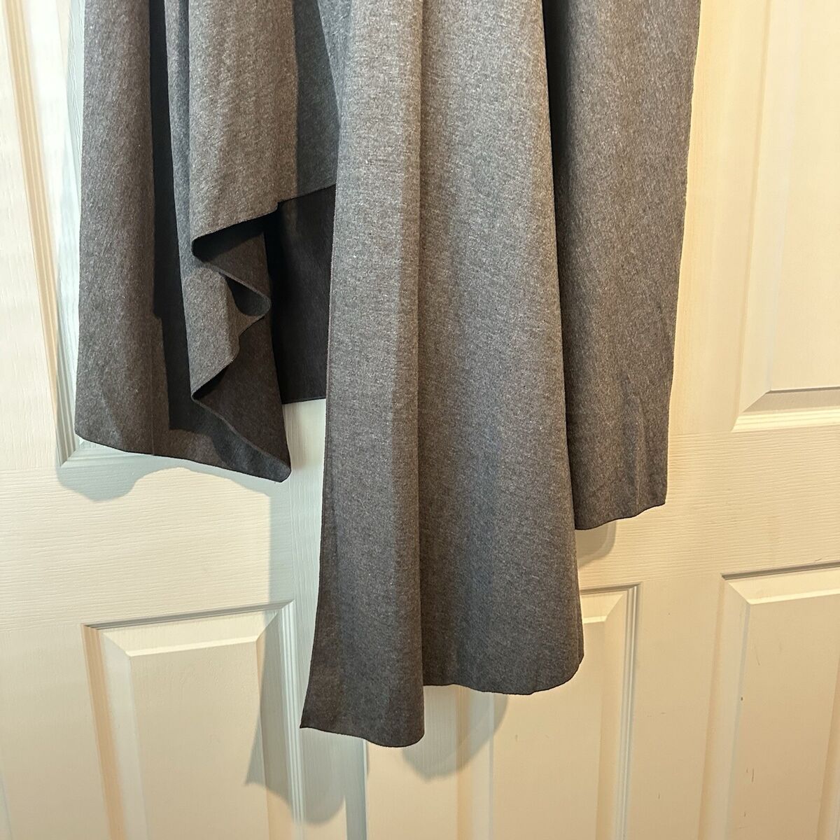 New Zara $109 Wool Blend Gray Oversized Cape Shawl 0264/488 New Zara $109 Wool Blend Gray Oversized Cape Shawl 0264/488