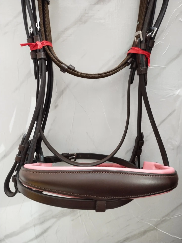 Freio de couro de adestramento com corrente de cristal rosa e enchimento macio rosa - Imagem 2 de 4