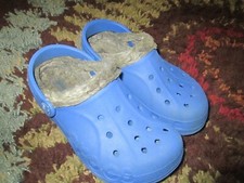 lapis fuzzy crocs