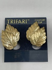 Vintage TRIFARI DOUBLE LEAF gold tone EARRINGS Comfort Clip 80s-90s Made In USA