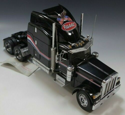 FRANKLIN MINT PETERBILT MODEL 379 TRUCK AND TRAILER US. FLAG 1:32 SCALE DIE CAST - Picture 2 of 11