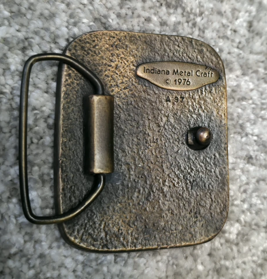 Cinturón vintage de latón con hebilla Indiana 1976 metal artesanal bajo pez rústico regalos para papá Foto 3 de 4