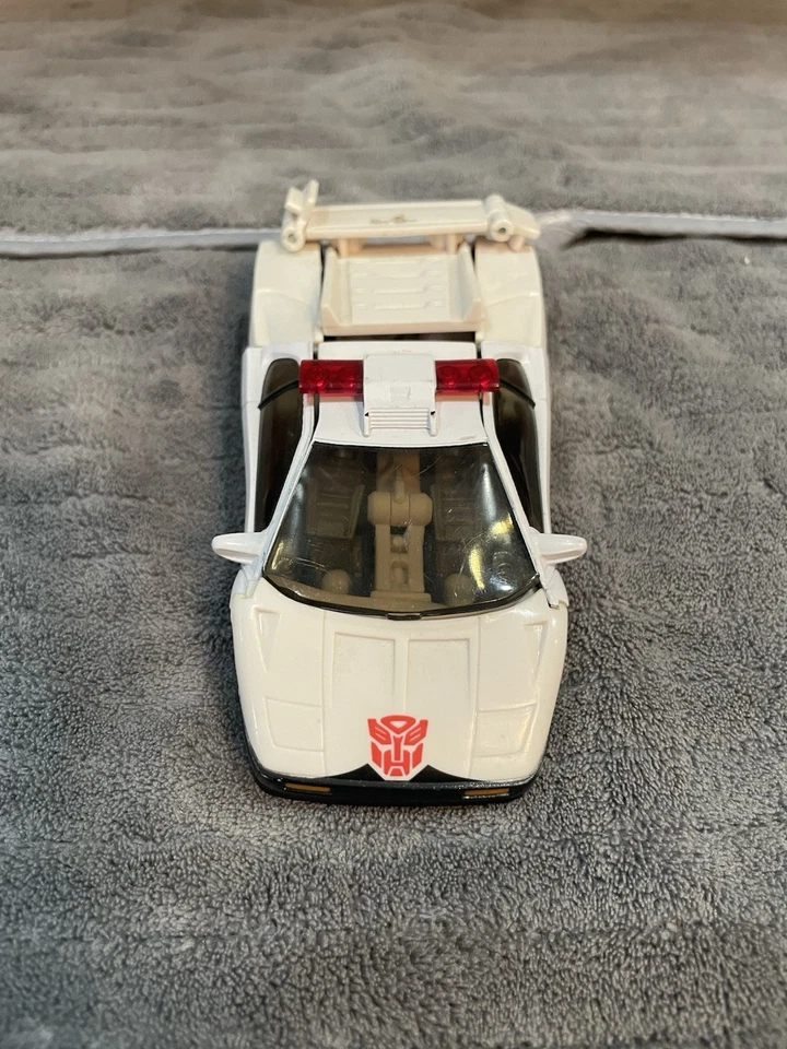 Figura de acción Hasbro Transformers Robots In Disguise: Prowl Cop Car Foto 2 de 4
