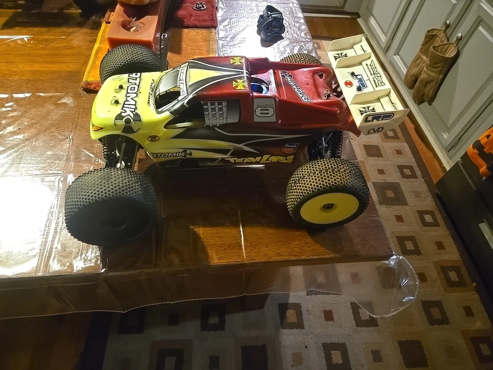 Team Losi 8ight T Truggy Big Block Four Wheel Drive With Remote Control - Image 2 of 4