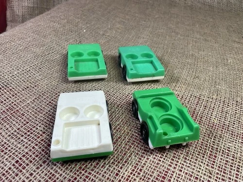 Lot of 4 Vtg Fisher Price Little People 3 Airport #996 Two Set Luggage Cars & 1