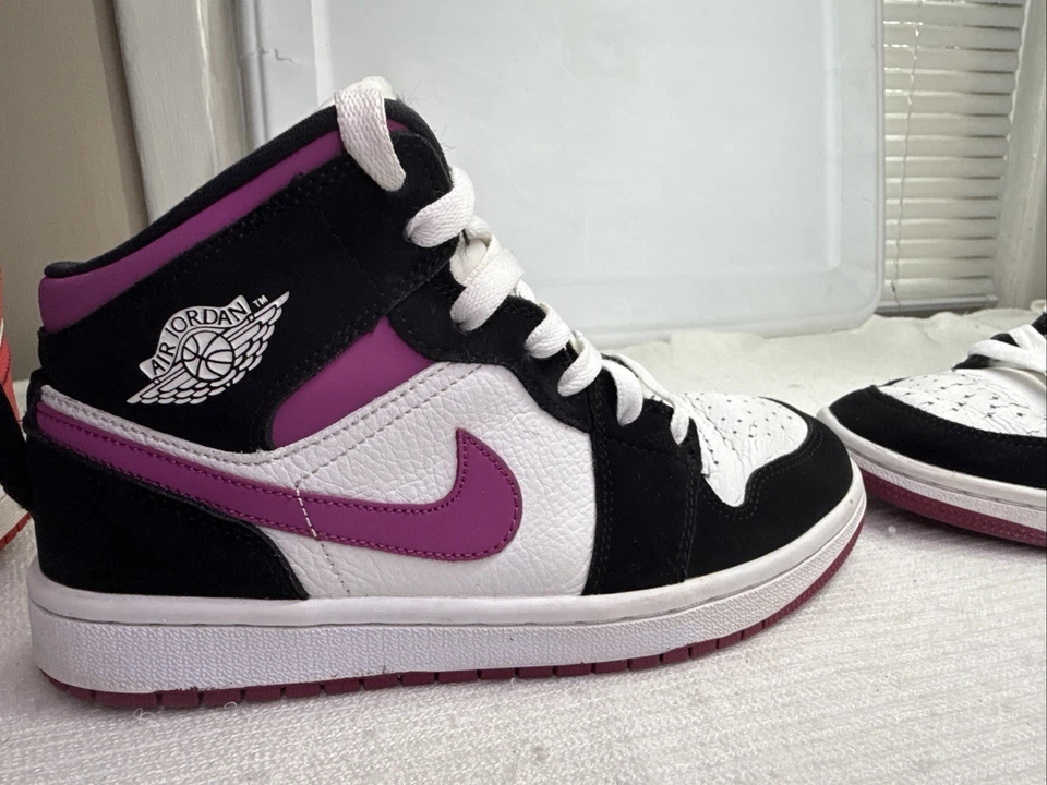 Talla 8 - Air Jordan 1 Mid Cactus Flower W Foto 3 de 4