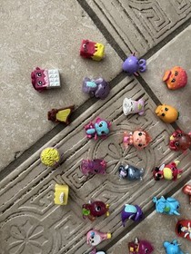 Disney Doorables Shopkins Hatchimals Littlest Pet Shop 