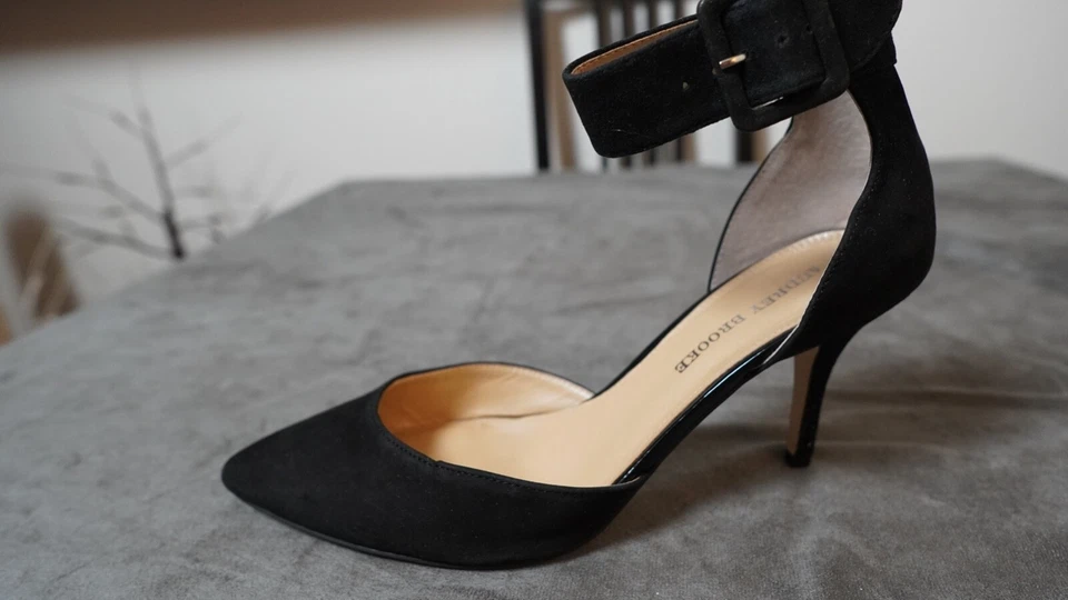 AUDREY BROOKE Abhylda Negro Gamuza Cuero Punta Tacones con Correa para el Tobillo 11 M Foto 2 de 4