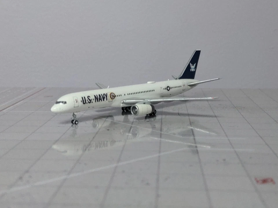 1:400 JC US NAVY B757-200 - Image 2 of 3