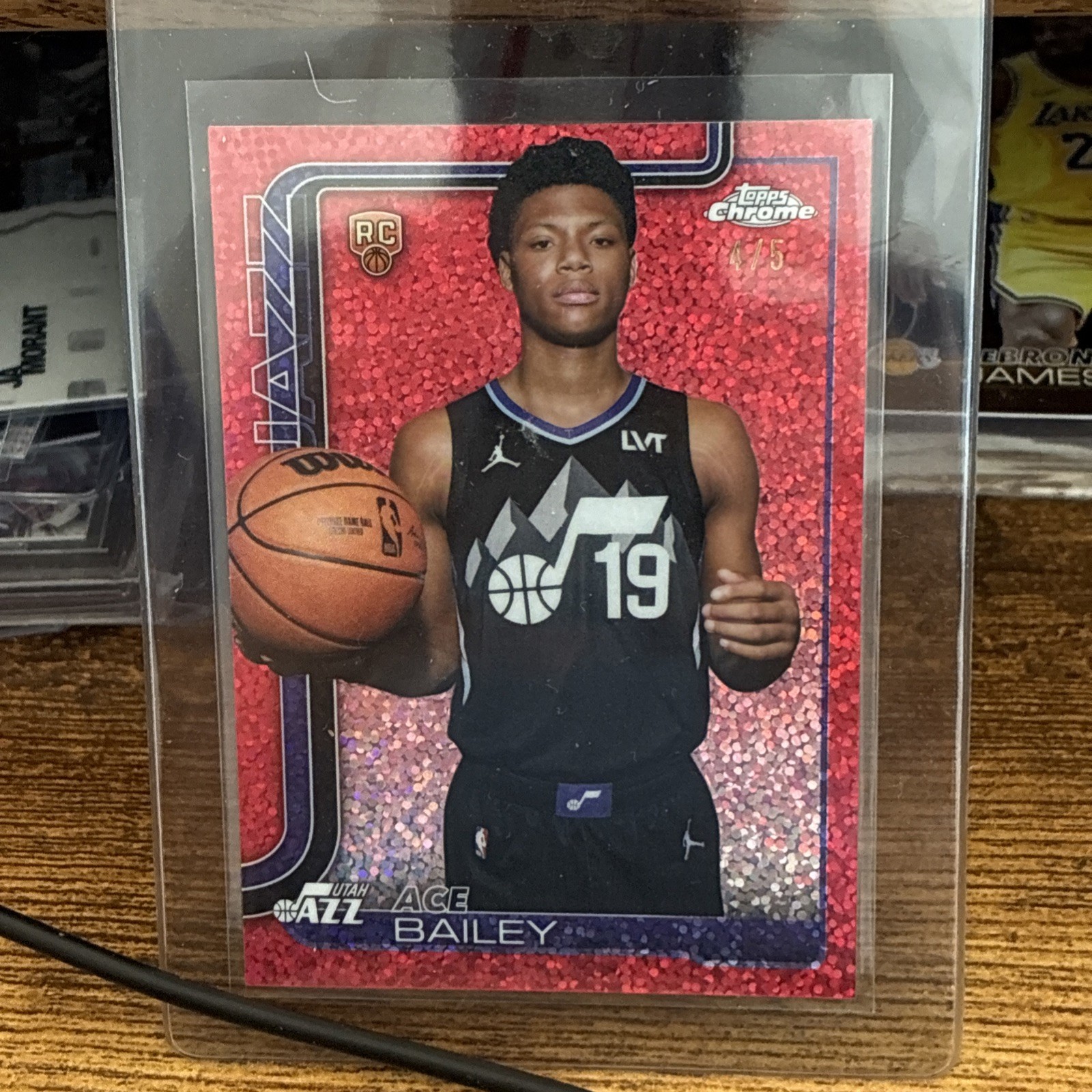 2025-26 Topps Chrome Ace Bailey Red Refractor Image Variation Sparkle 4/5 Rookie