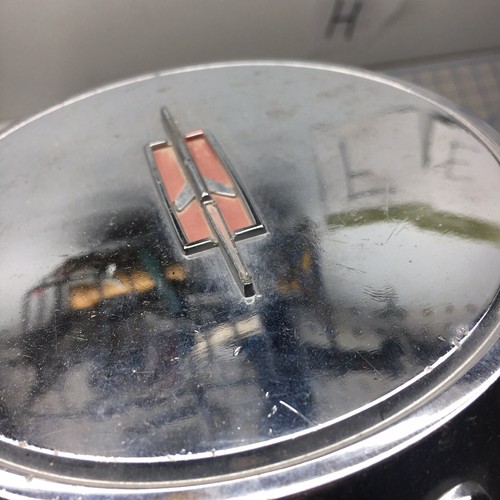 Unknown Oldsmobile wire hubcap hub cap center cap - Picture 10 of 12