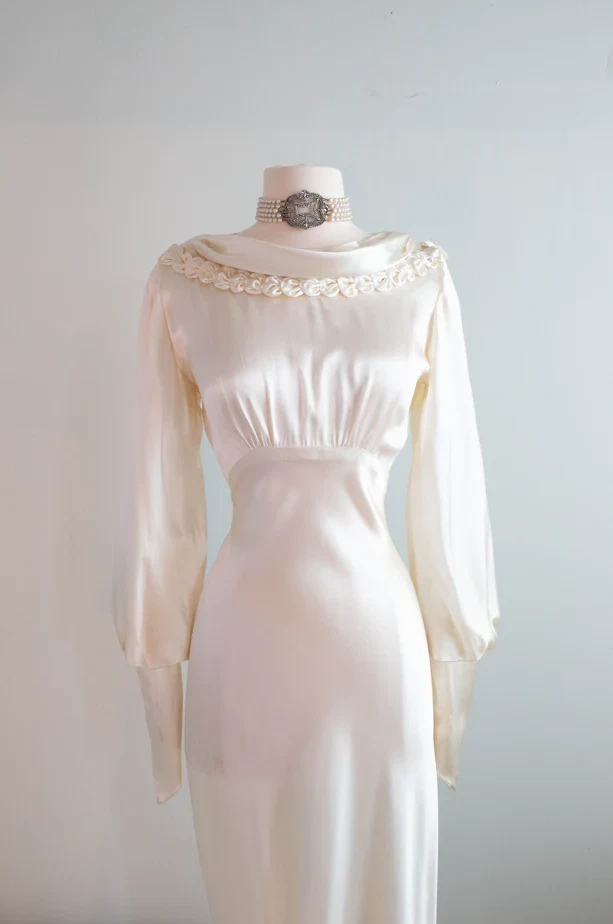 Vintage Wedding Dresses Ivory Satin 1960s Retro Long Sleeves Train Bridal Gowns - Image 4 of 4