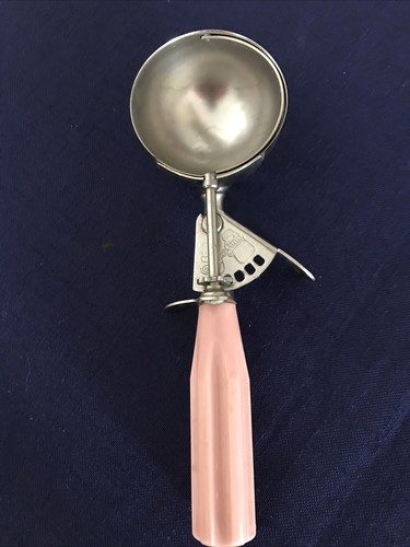 Vintage MCM By Shore Craft PINK Bakelite Style ICE CREAM SCOOP Soda Shop Collect