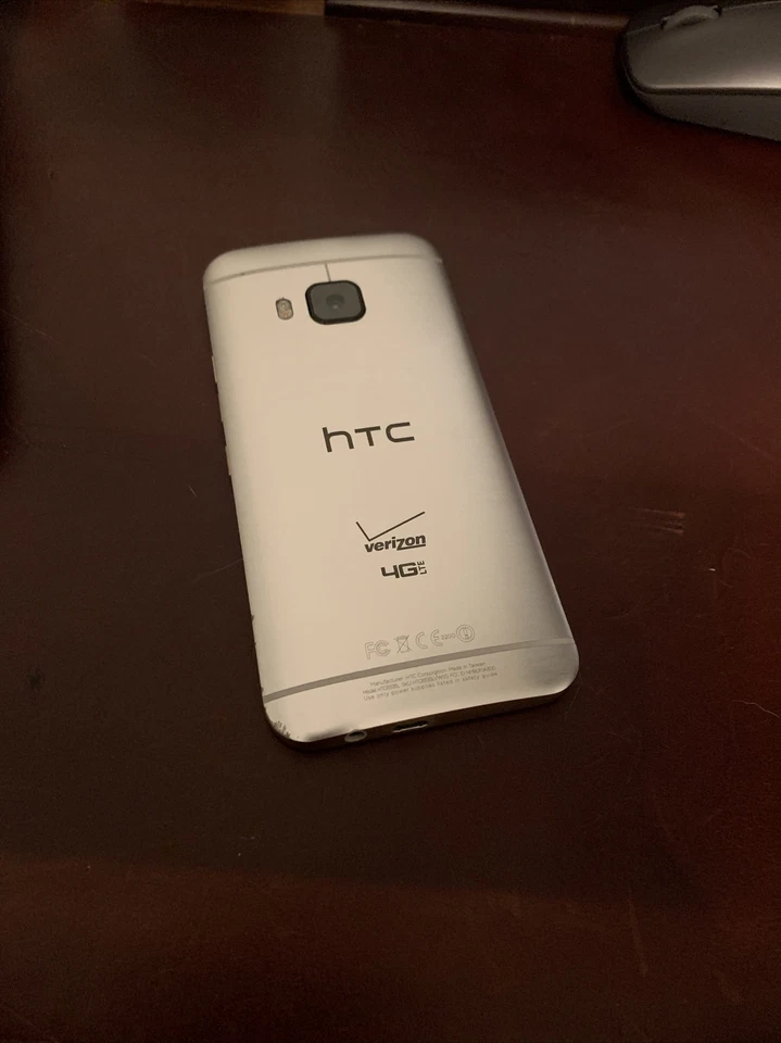 HTC One M9 - 32GB - Gold on Silver (Verizon) Smartphone - Image 2 of 2