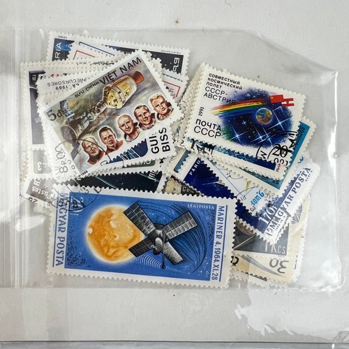 Rare 100 Space Themed Postage Stamps In Their Original Packaging. All Different. - 第 5/7 張圖片