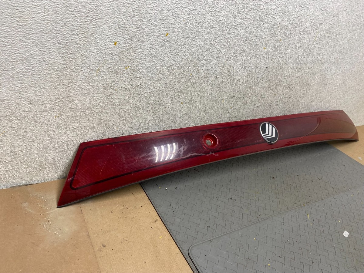 1997 1998 1999 Mercury Grand Marquis Trunk Lid Center Tail Light